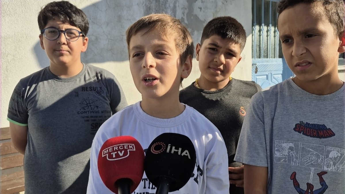 Sultangazi'de 5 arkadaş yaz tatilinde limonata satıp hayallerini biriktiriyor