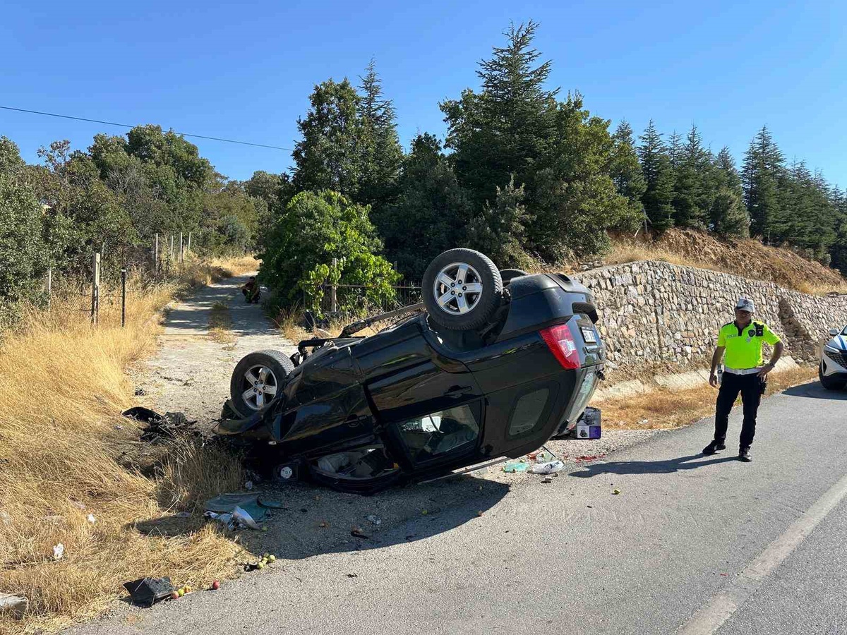 Uşak Banaz'da otomobil takla attı, 66 yaşındaki sürücü ağır yaralandı