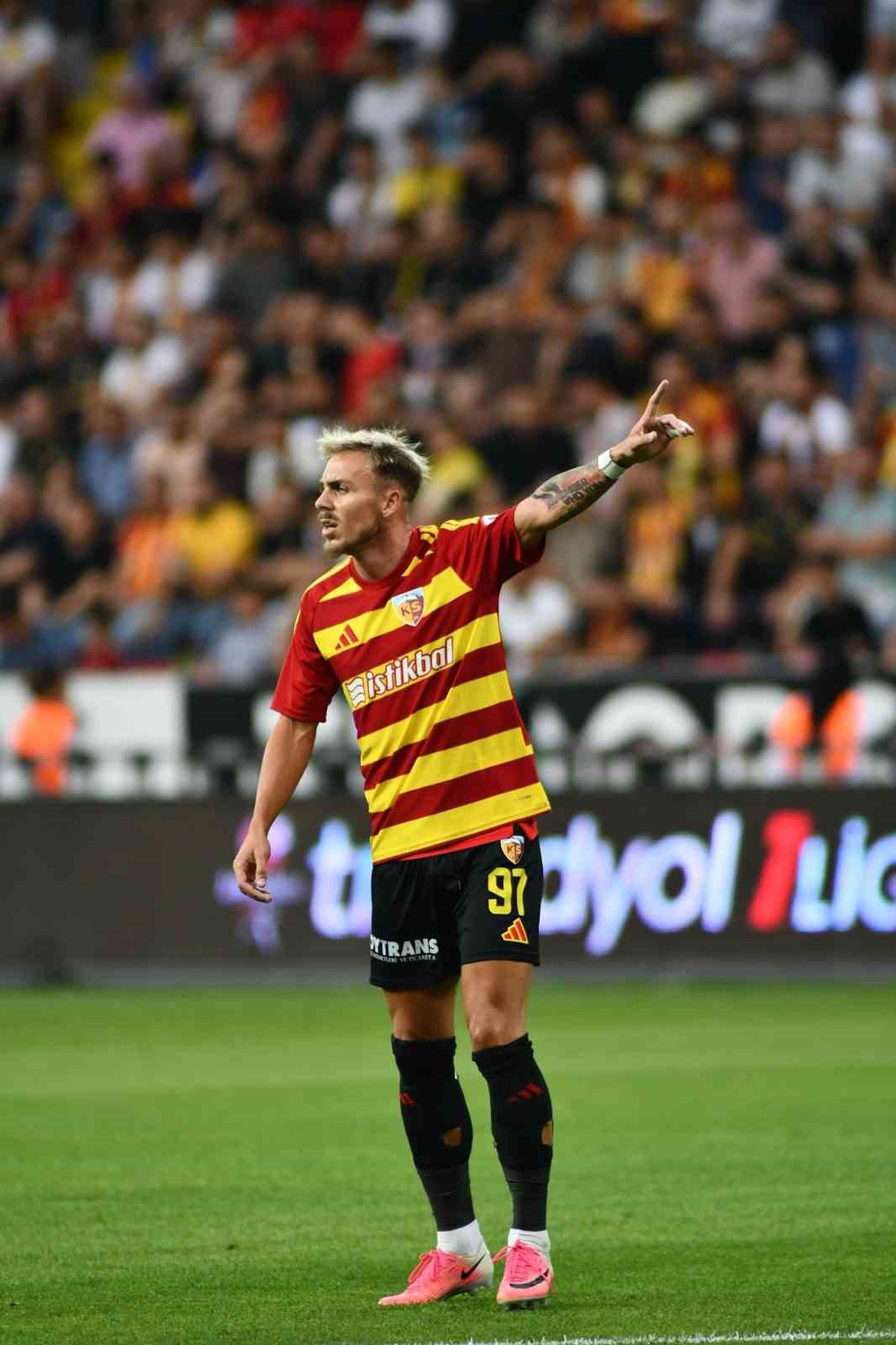 Seferi, Kayserispor'u deplasmanda öne geçiren golü attı; Karagümrük'le 1-1 berabere kaldılar