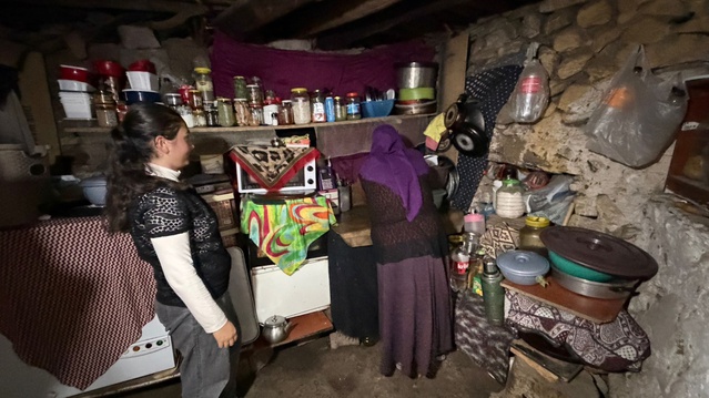 Özer Ailesi 80 Yıllık Köhne Evden Yeni Yuvalarına Taşındı