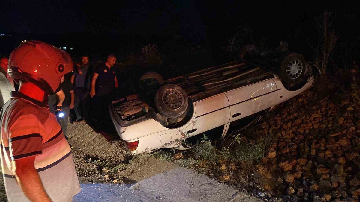 Mersin Erdemli'de savrulan otomobil ters döndü, sürücü hafif yaralı kurtarıldı