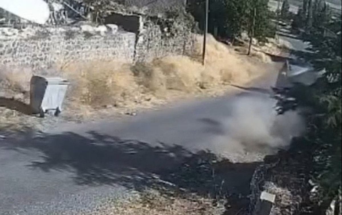 Nevşehir Gülşehir'de traktör devrildi, 3 kişi yaralandı, kaza kamerada