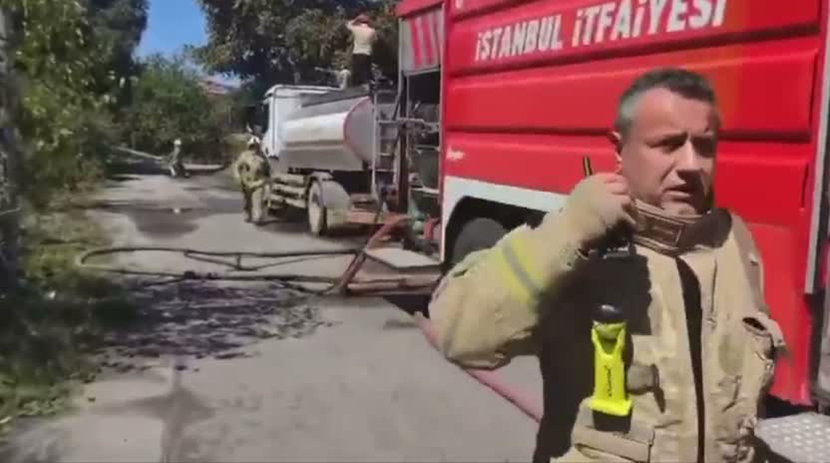 Tuzla Deri Sanayi'de fabrikada yangın çıktı, patlama sesleri duyuluyor, ekipler seferber