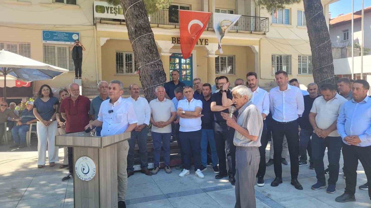 Çal'da Üzüm Fiyatı Tepkisi: Kooperatifleşme Çağrısı