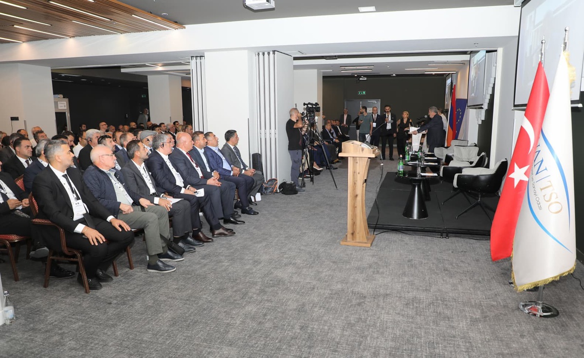 Van TSO heyeti Erivan'daki iş konferansına katıldı, sınır kapısının açılacağına inanç artıyor