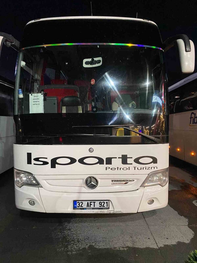 Otobüs şoförü seyir halinde telefonla müzik çaldı, yolcu cep telefonuyla kaydetti