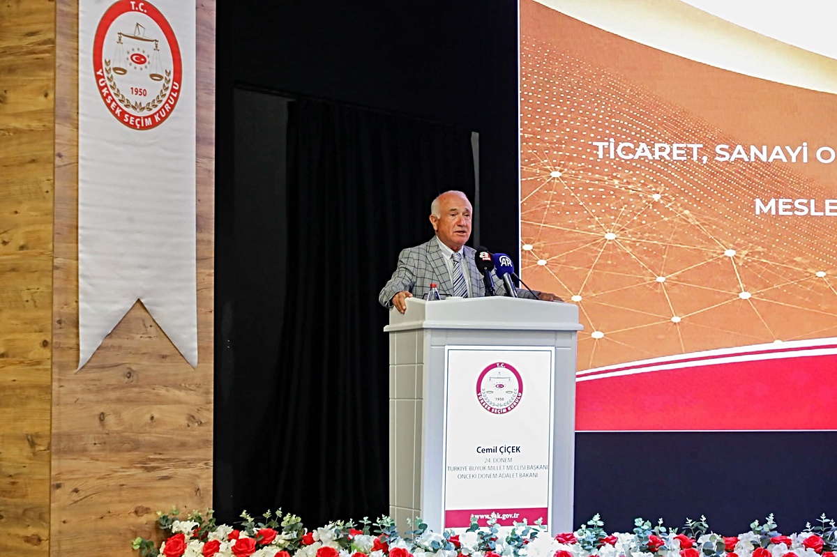 Arsuz'da oda ve borsa seçim eğitiminde YSK Hatay'ın ihyasını konuştu