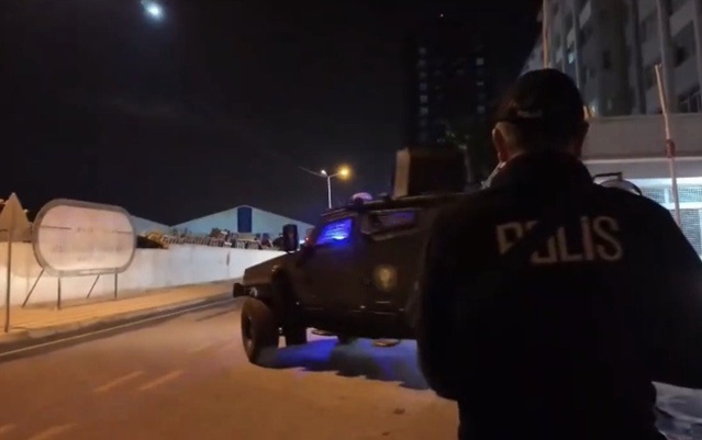 Afşin'de ev önünde çıkan bıçaklı kavgada 2 kadın, bir erkek ve çocuk yaralandı
