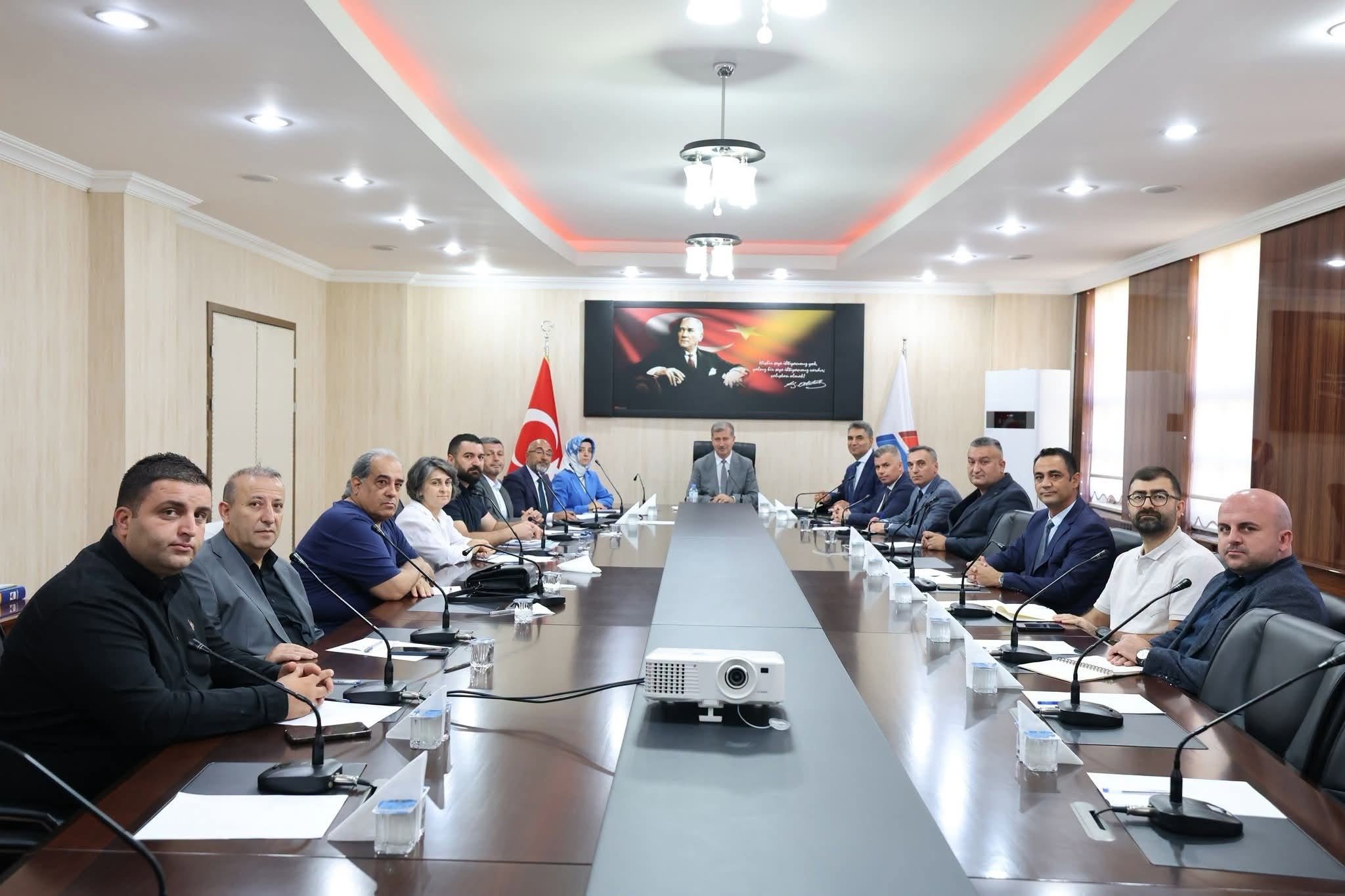 AİÇÜ'de 2026-2027 için yöneticilerle değerlendirme toplantıları yapıldı