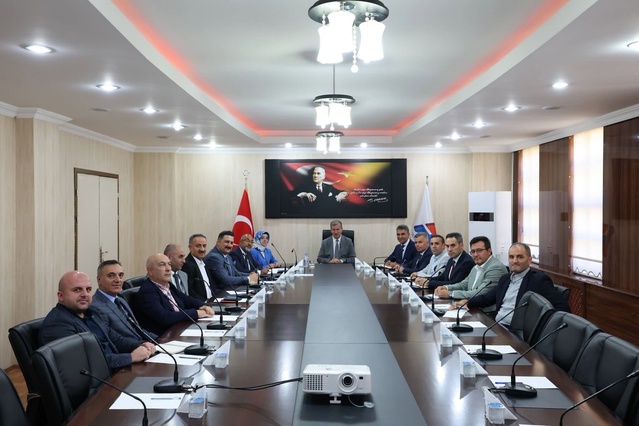 AİÇÜ'de 2026-2027 için yöneticilerle değerlendirme toplantıları yapıldı