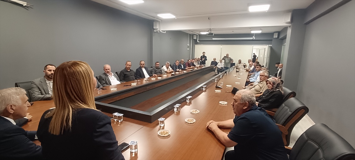 AK Partili İnci Pazaryeri'nde Esnaf ve Vatandaşlarla Buluştu