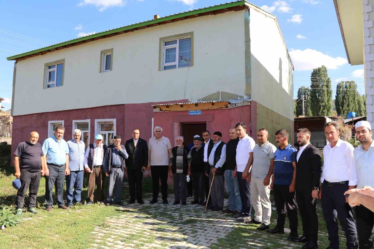 AK Partili Öz, Narman'da muhtarların sorunlarını dinleyip çözüm için destek sözü verdi