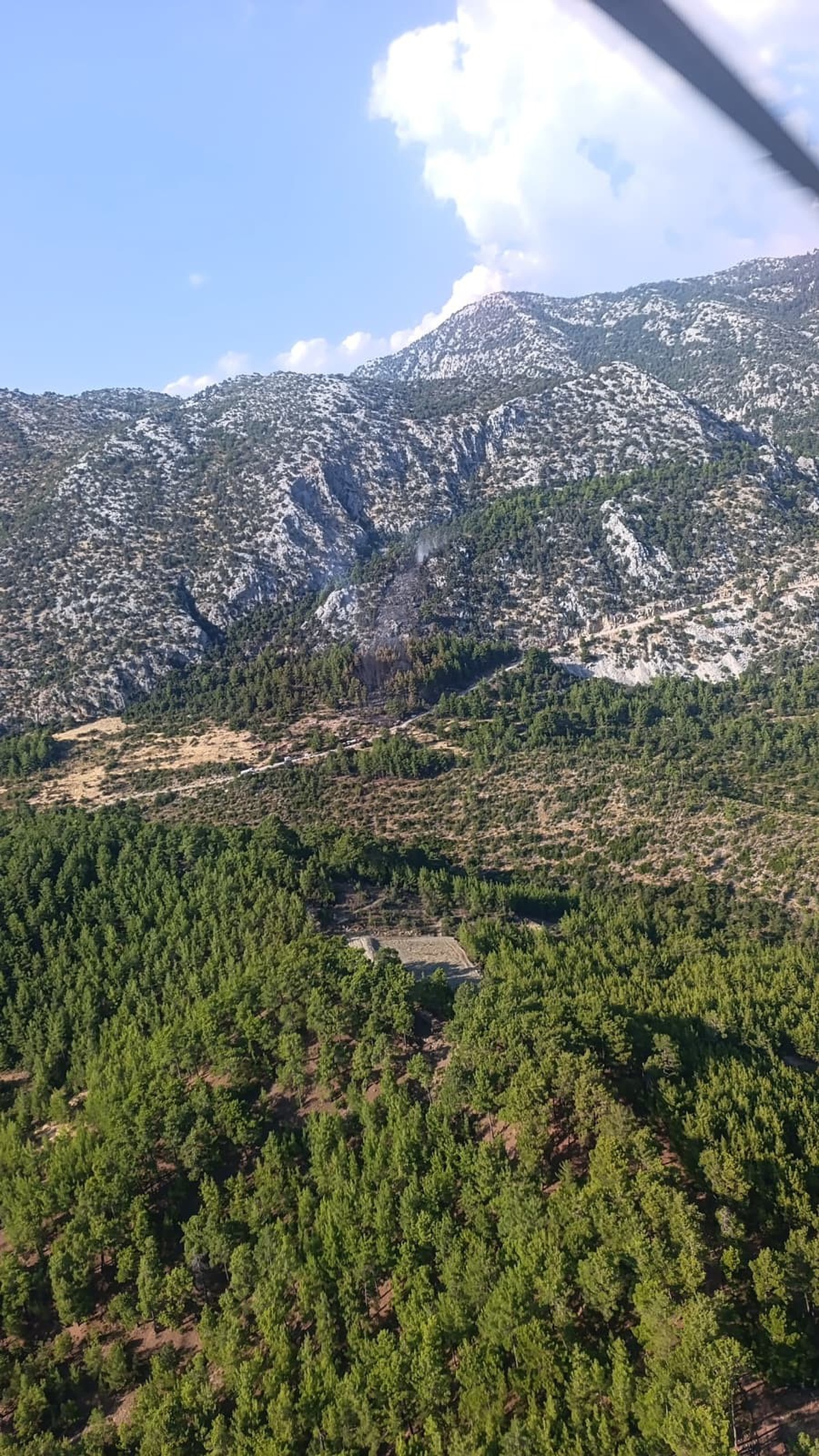 Akseki'de orman yangını 3 saatte söndürüldü, soğutma çalışması sürüyor
