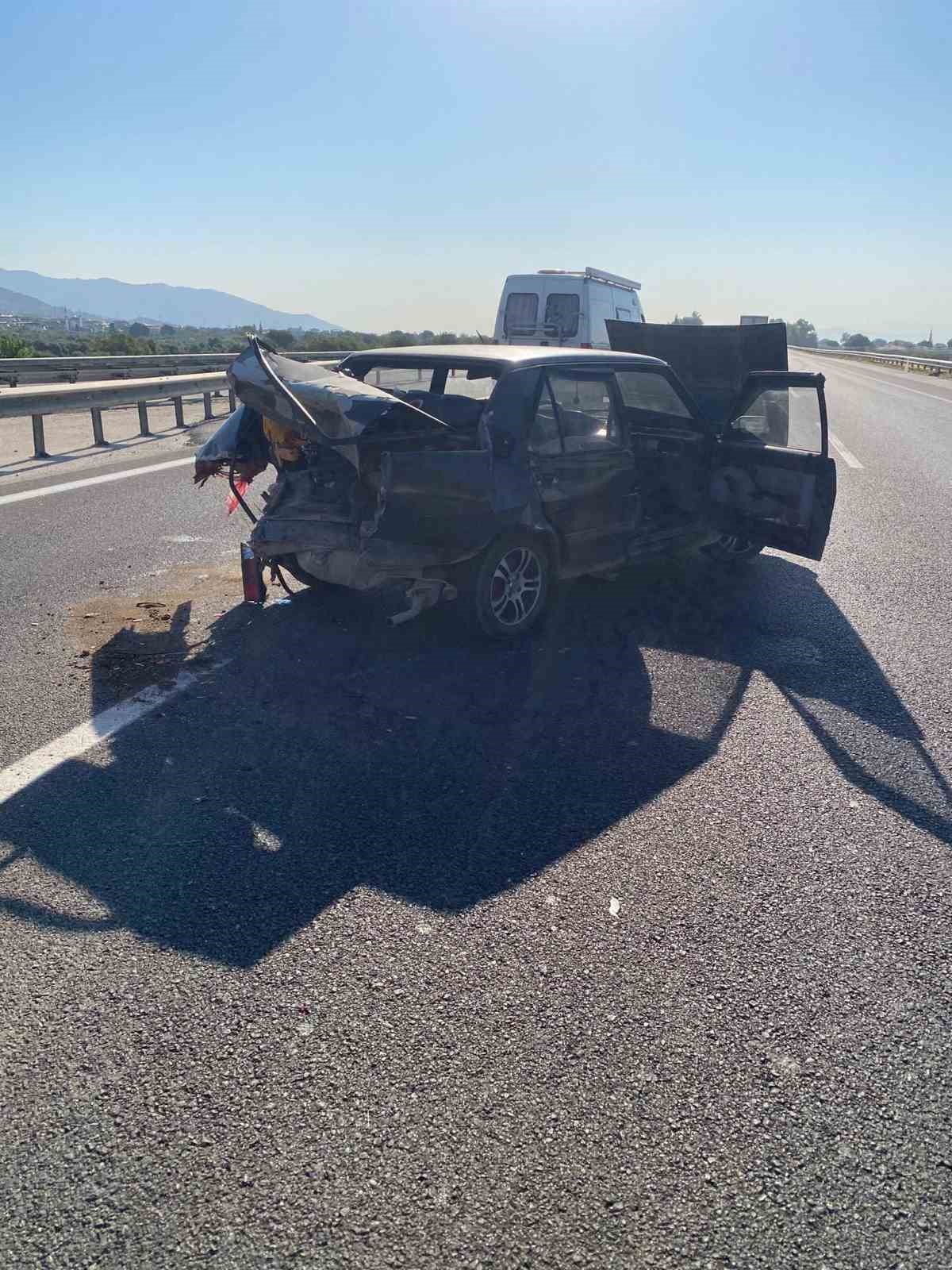 Aydın İncirliova'da iki otomobil çarpıştı, kazada 2 kişi yaralandı