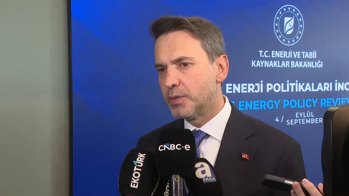 Bakan Bayraktar 2035'te 8-10 milyon elektrikli araç hedefini açıkladı