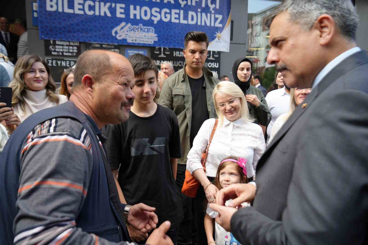 İçişleri Bakanı Çiftçi'ye Bilecik'te 'Cin Fatih' tespih hediye etti