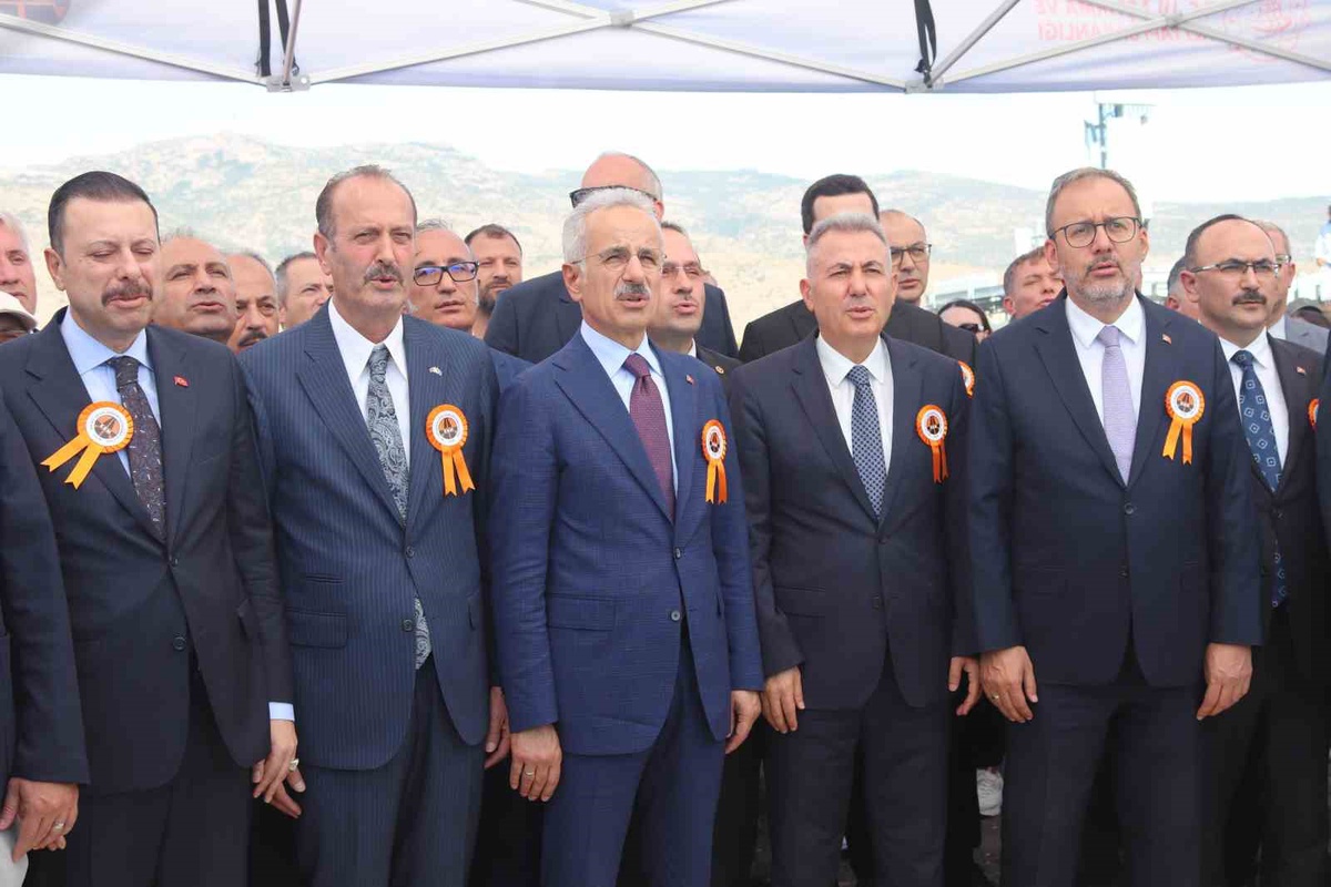 Tarihi Gediz Köprüsü Restore Edilerek Açıldı