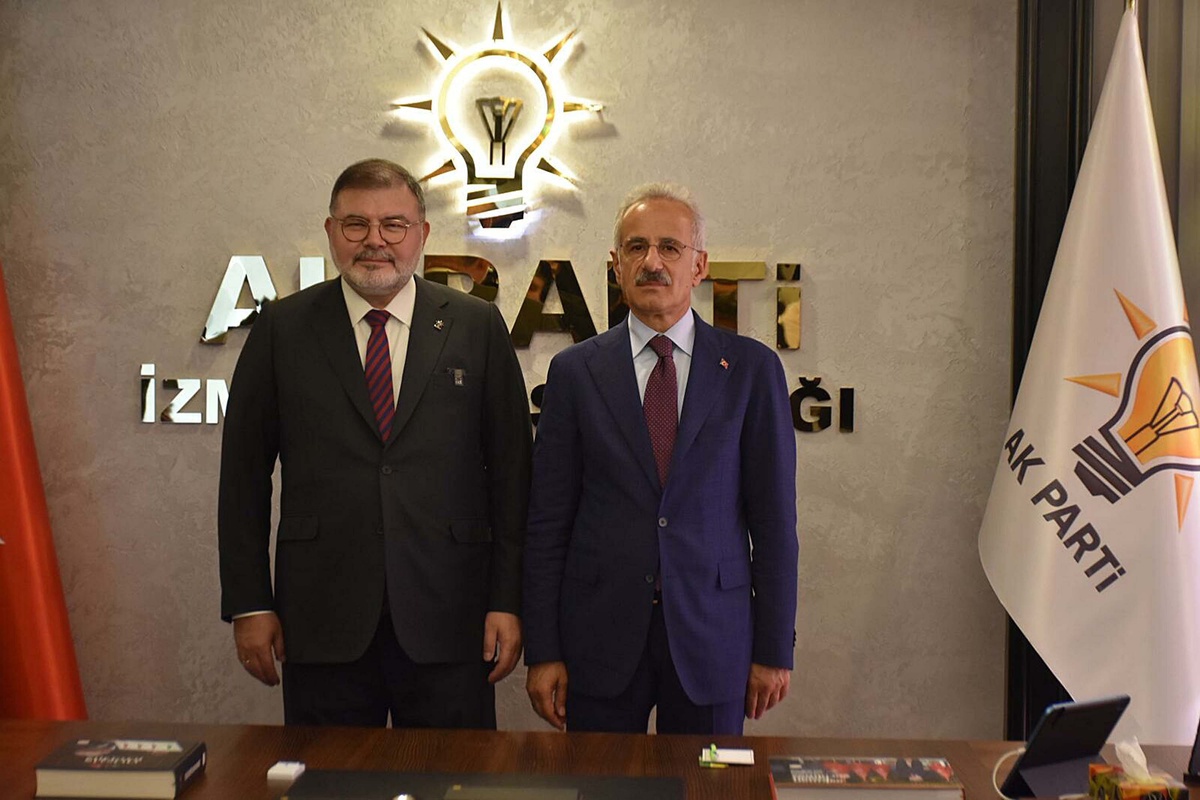 Bakan Uraloğlu, AK Parti İzmir'de ilçe başkanlarıyla basına kapalı toplantı yaptı