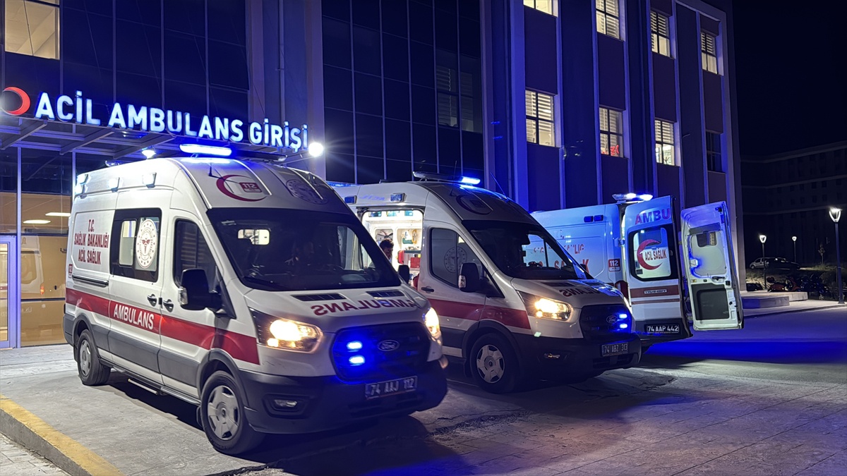 Bartın'da fındık işçilerini taşıyan tarım aracı devrildi, 1'i çocuk 8 kişi yaralandı