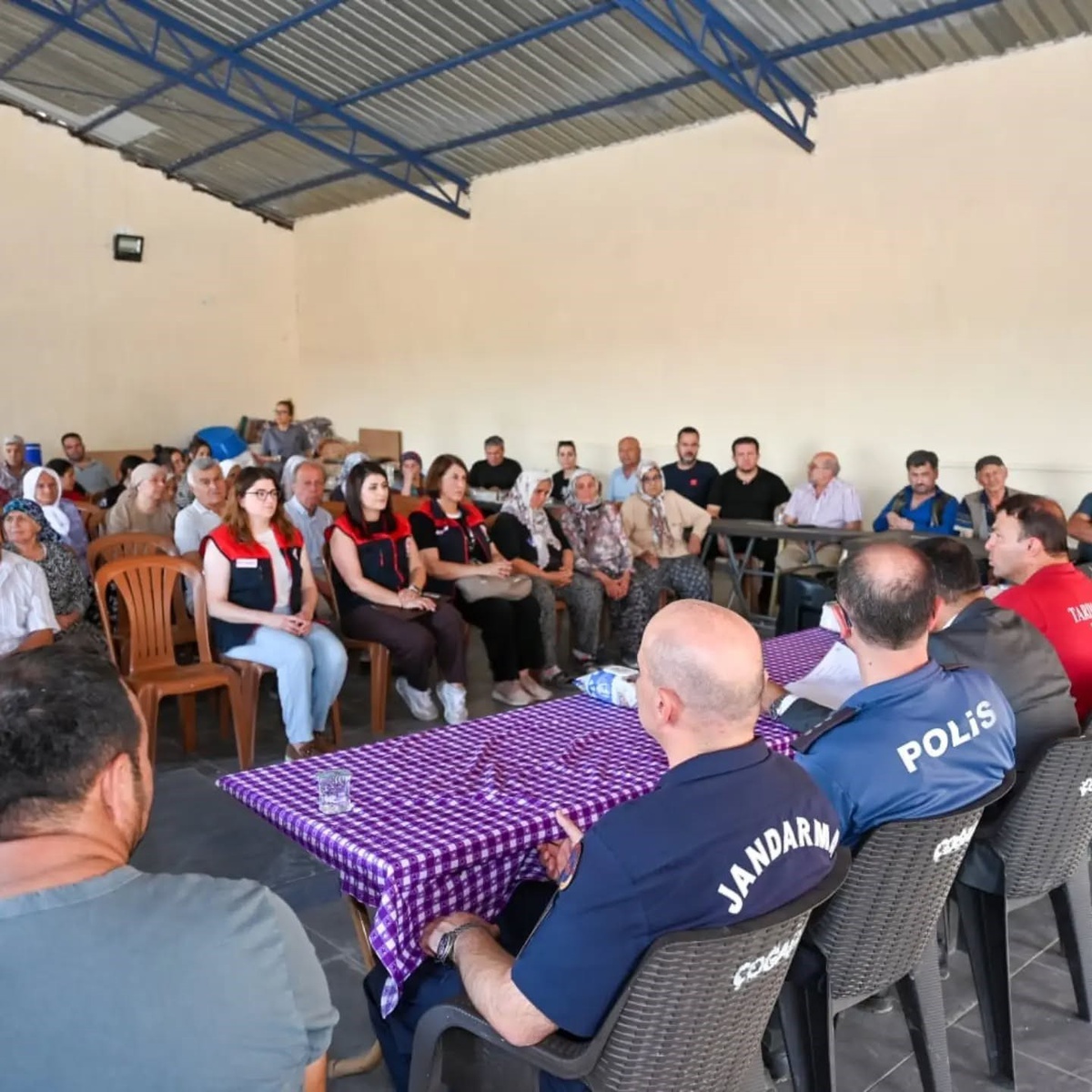 Denizli Tarım Müdürü Bekilli'de üreticilerle buluştu, sorunları yerinde tespit edildi