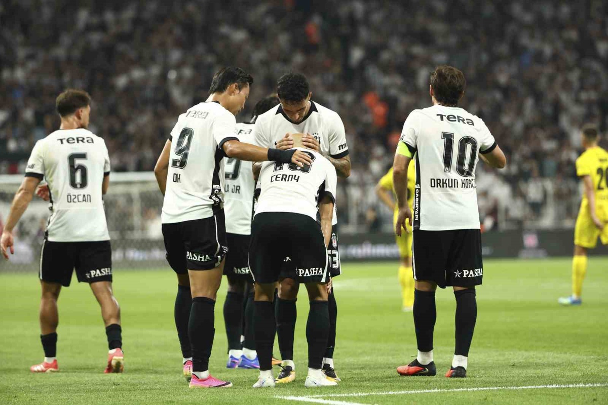 Beşiktaş, Fenerbahçe derbisinde ilk deplasman galibiyetini arıyor