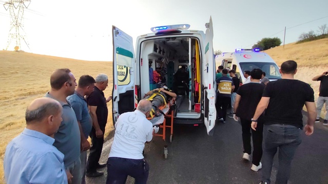 Adıyaman Besni'de iki otomobil çarpıştı, 8 kişi yaralandı
