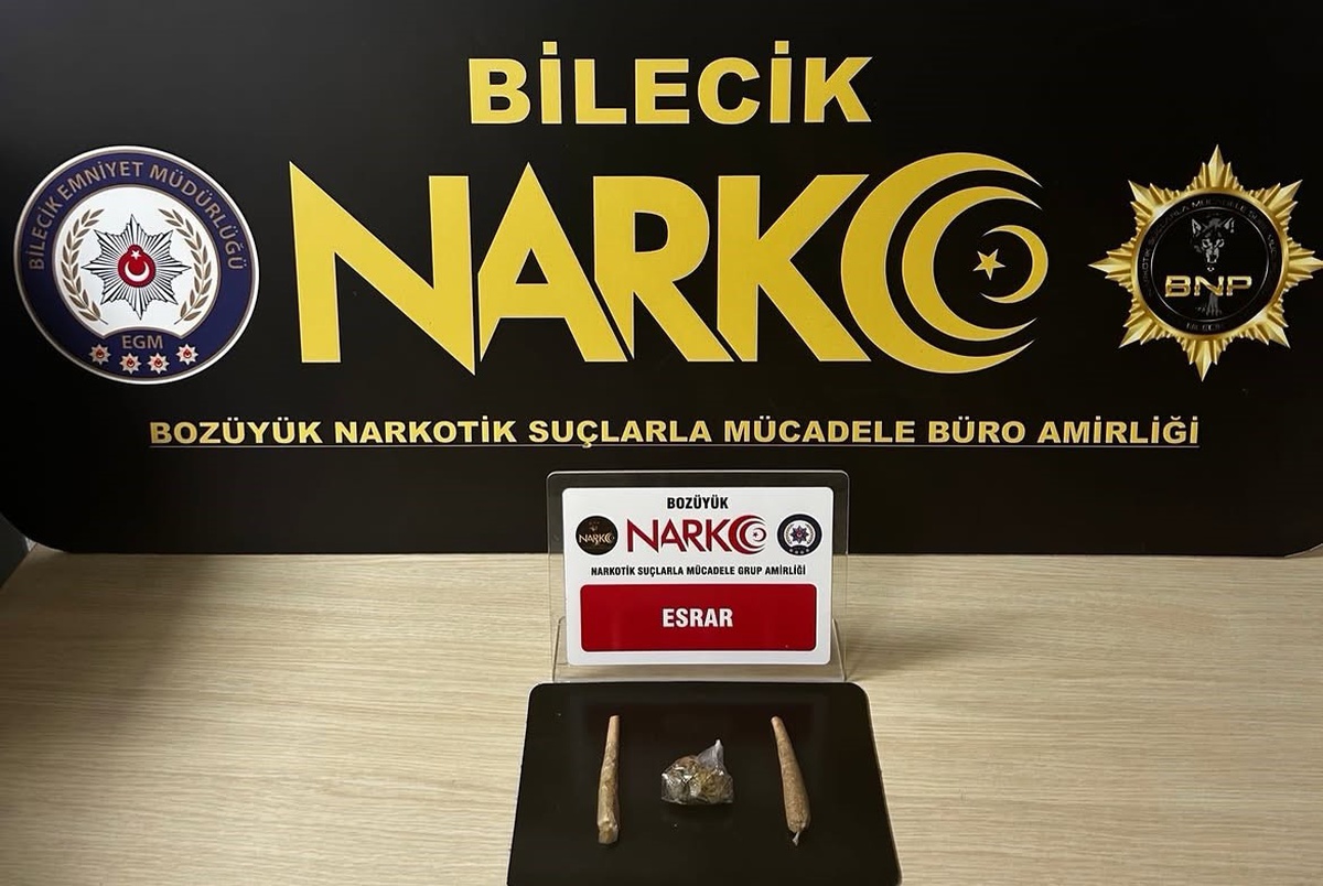 Bilecik Bozüyük'te şüpheli şahsın üzerinden tütüne sarılı esrar çıktı