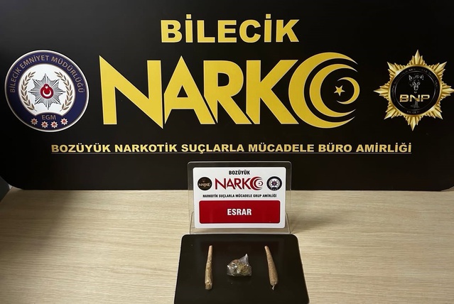 Bilecik Bozüyük'te şüpheli şahsın üzerinden tütüne sarılı esrar çıktı
