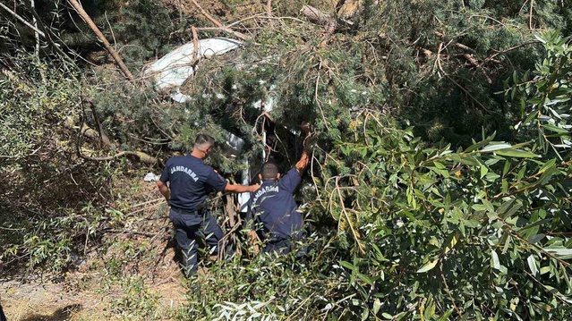 Bilecik Bozüyük'te kontrolden çıkan otomobil şarampole uçtu, 4 kişi kazayı yara almadan atlattı
