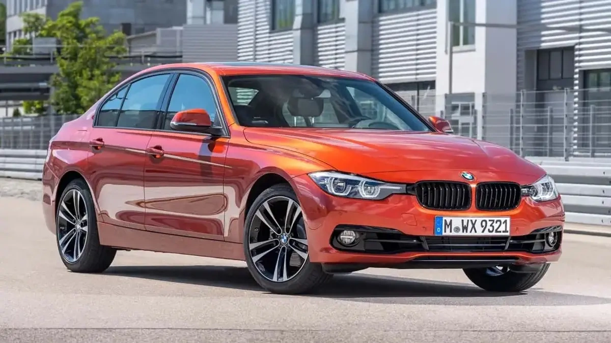 BMW, yangın riski nedeniyle 3, 5 ve 7 Serisi sedanları geri çağırıyor