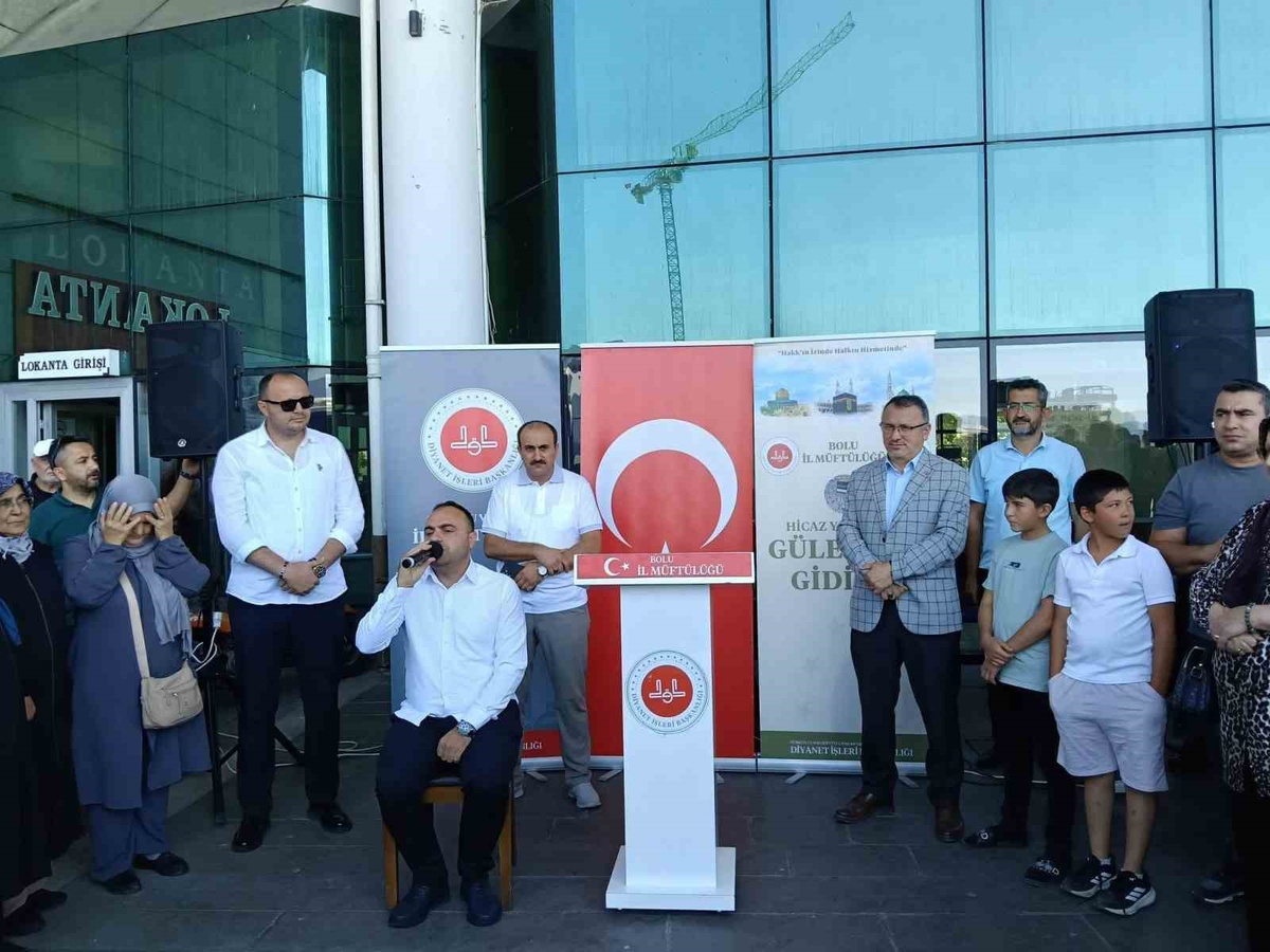 Bolu'da umreye gidecek 25 kişilik kafile dualarla kutsal topraklara uğurlandı