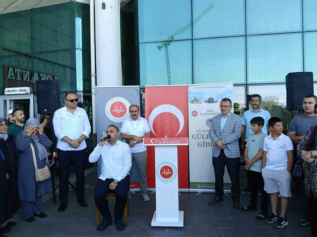 Bolu'da umreye gidecek 25 kişilik kafile dualarla kutsal topraklara uğurlandı