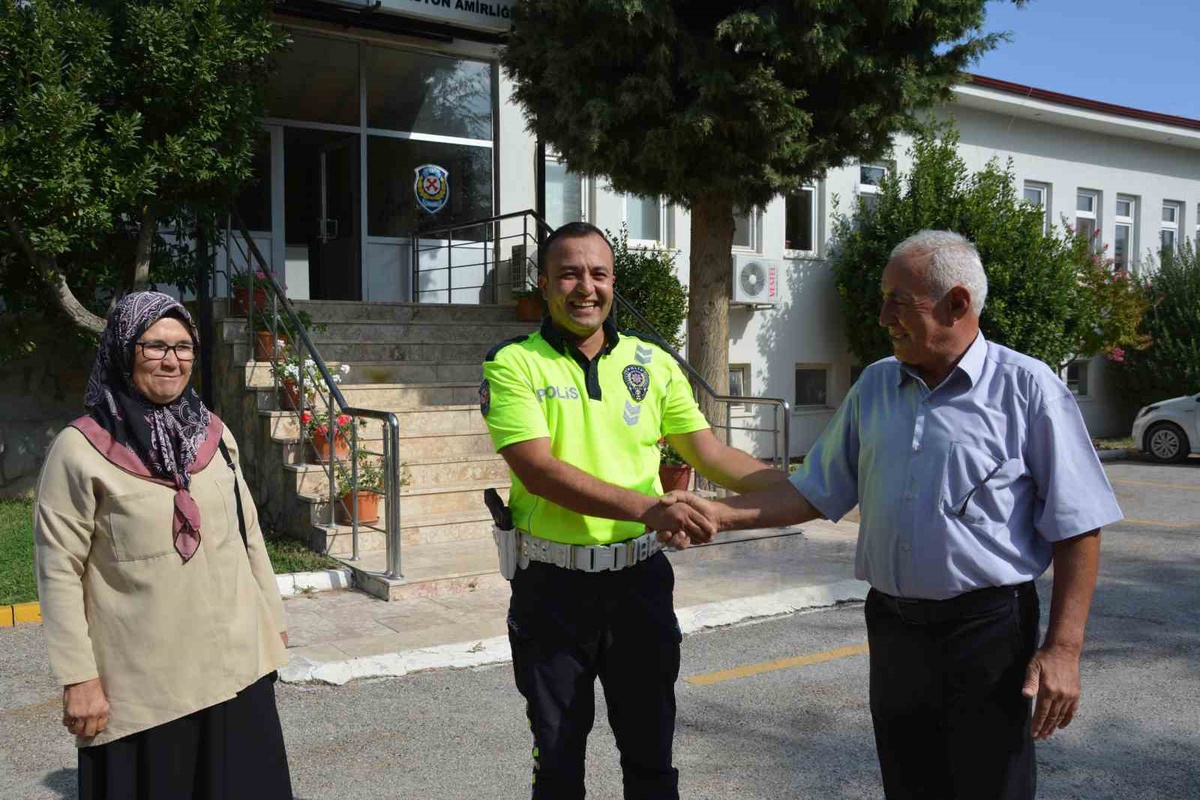 Antalya'da eşini yolda indiren sürücüye polisin bulaşık yıkama cezası gündem oldu