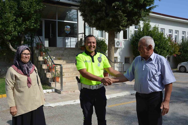 Antalya'da eşini yolda indiren sürücüye polisin bulaşık yıkama cezası gündem oldu