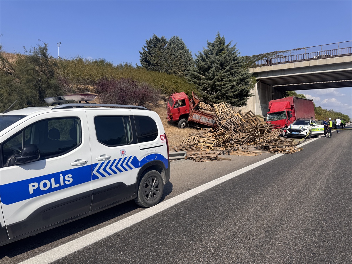 Bursa Çevre Yolu'nda kamyonun çarptığı 2 kişiden 1'i hayatını kaybetti