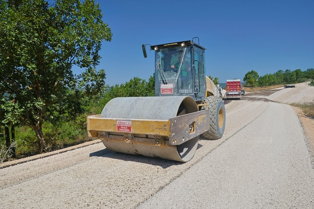 Bursa'da 4 ilçede 32,5 km yol yenileme çalışması başladı