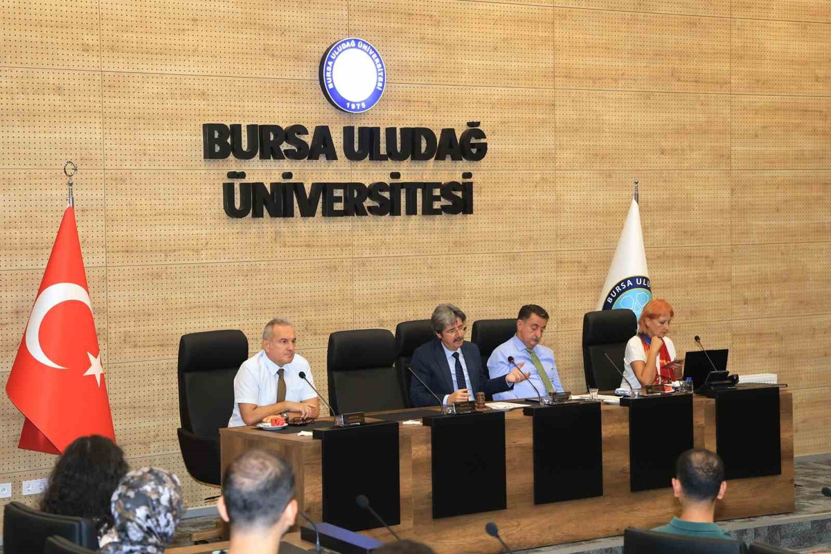 BUÜ, Araştırma Üniversitesi vizyonu için stratejik toplantı düzenledi