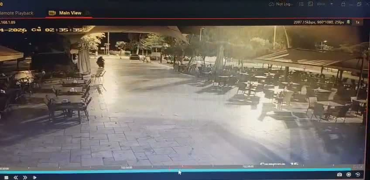 Çiğli Belediyesi'nin Akvaryum Cafe'sine motosikletli iki kişi silahlı saldırı düzenledi