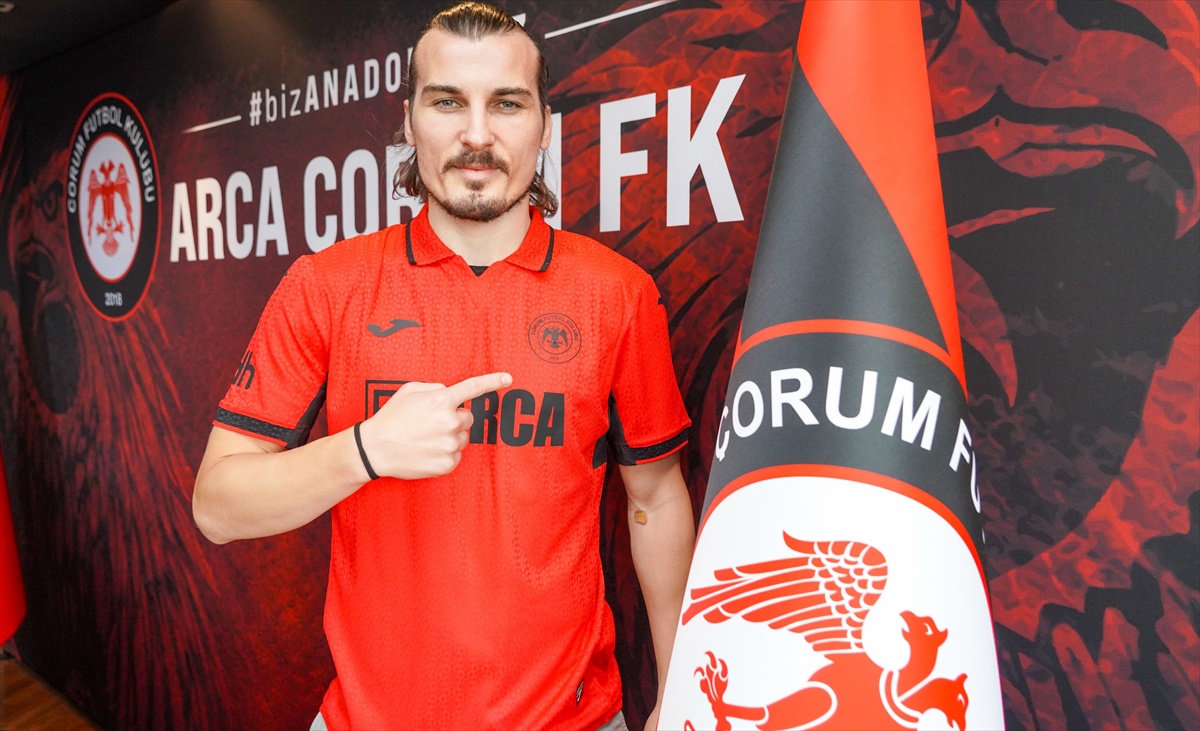 Fenerbahçeli Çağlar Söyüncü, Arca Çorum FK ile 2 yıllık sözleşme imzaladı