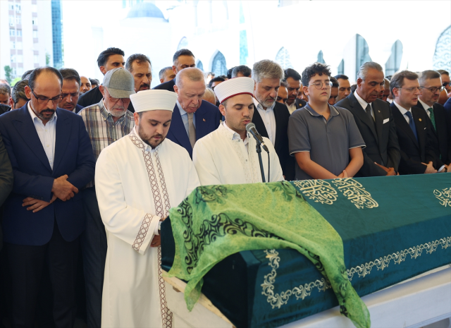 Cumhurbaşkanı Erdoğan, AK Partili vekilin kızının cenazesine katıldı