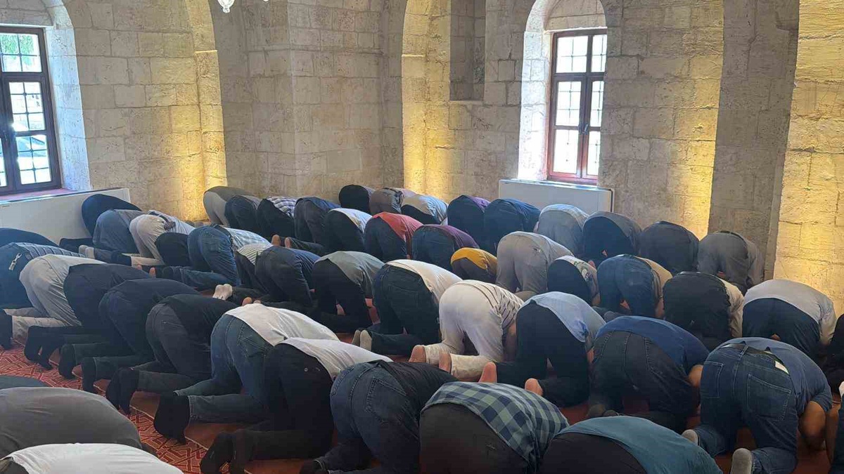 Adıyaman'daki Depremde Hasar Gören Musalla Camii Yeniden İbadete Açıldı