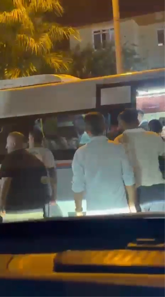 Dolmuşta bir çocuk kalabalık grup tarafından darbedildi