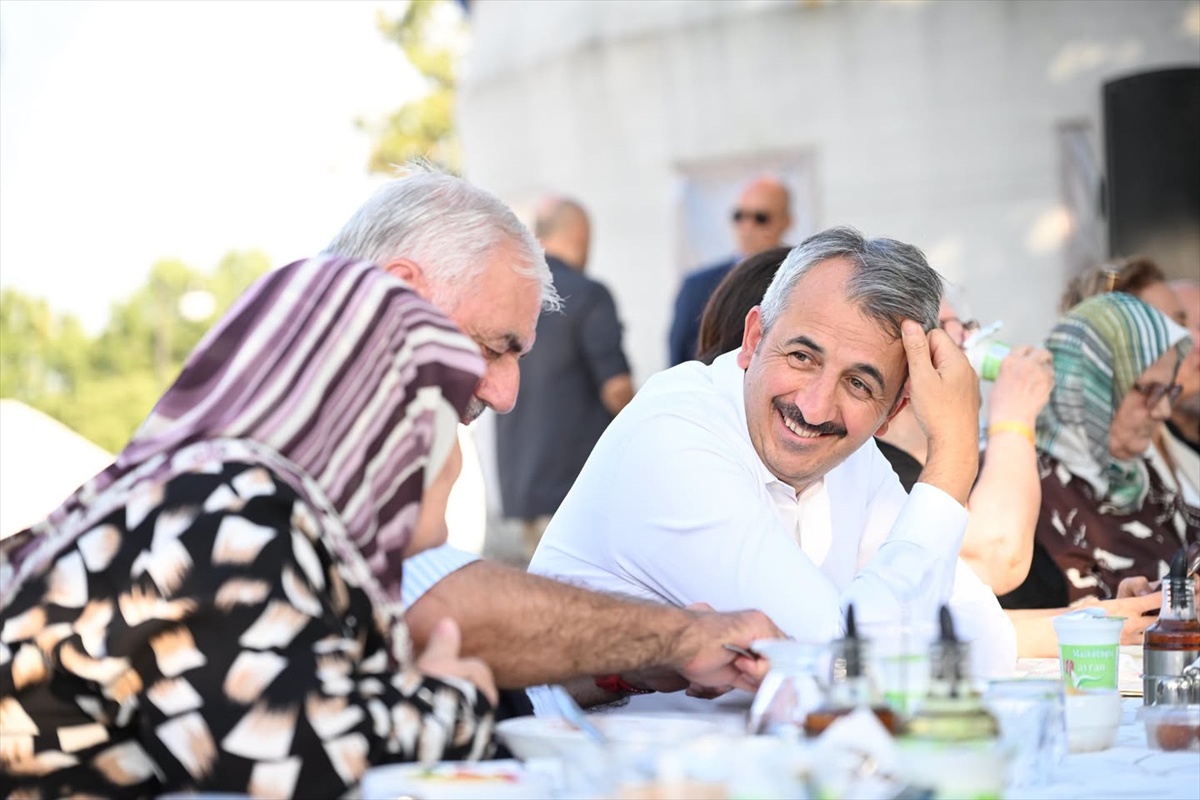 Edirne Valisi Yunus Sezer, Musabeyli'de huzurevi sakinleriyle bir araya geldi