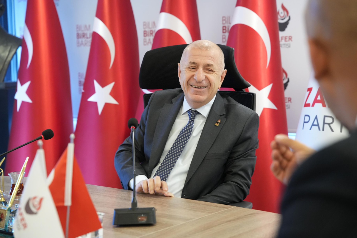 Eğitim-Sen heyeti Ümit Özdağ'ı ziyaret etti, görüşmede Çerçeve Yasa ve müfredat ele alındı