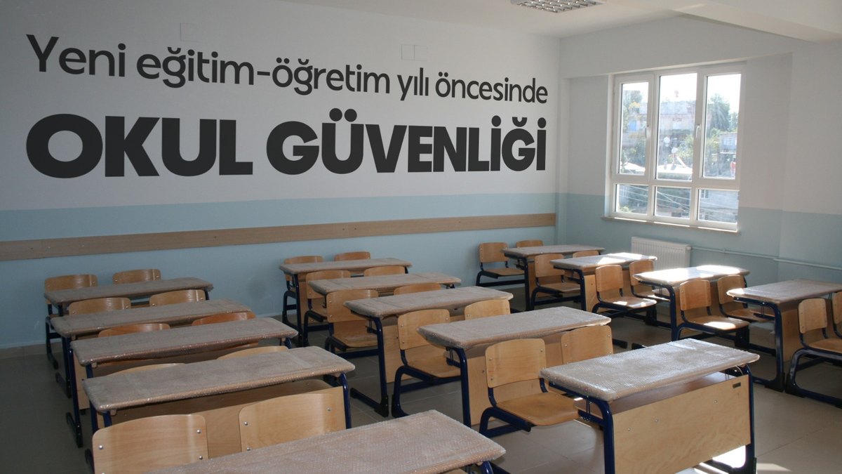 Eğitimcilerden yeni eğitim yılı öncesi okullarda güvenlik uyarısı: 'Öğrencileri potansiyel suçlu olarak gö...
