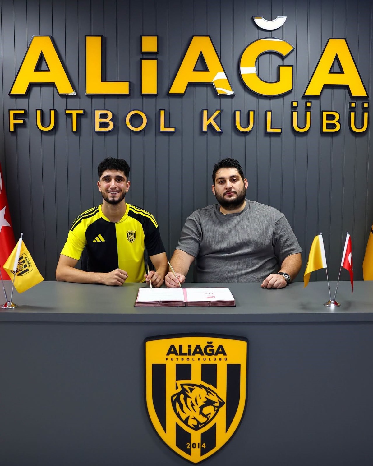 Aliağa FK, Emrehan Gedikli ile 1, Berkay Topdemir ile 2+1 yıllık sözleşme imzaladı
