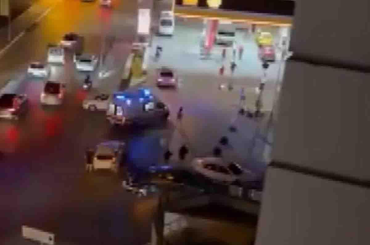 Esenyurt'ta korsan taksi denetiminde polisi vuran emekli başpolis kendini de vurdu