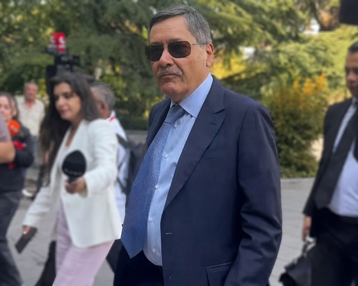 Melih Gökçek, kayıt dışı para aktarıldığı soruşturmasında Ankara Adliyesi'nde ifade verdi
