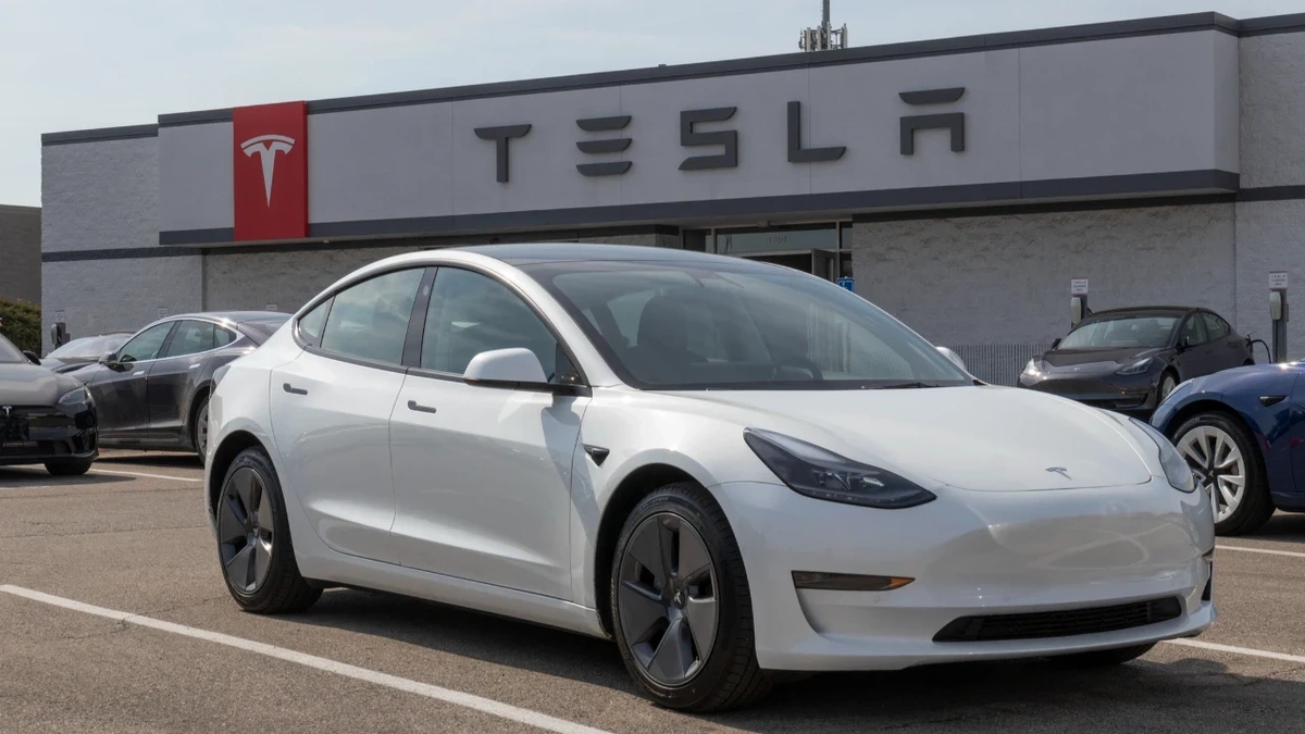 Fransa, Tesla'nın FSD sistemini gerçek yollarda test etmeye başladı
