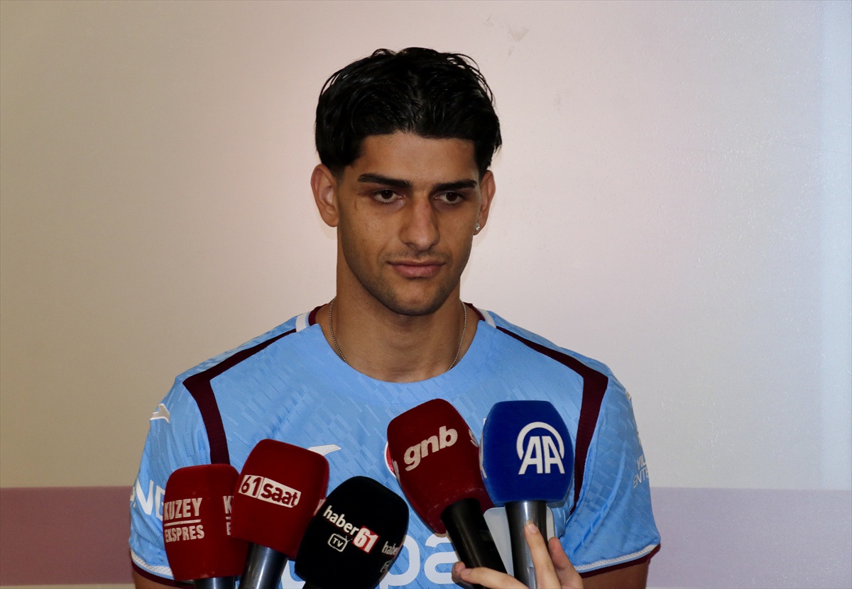 Trabzonspor'un transfer listesindeki Ali Habeşoğlu, 99 numaralı formayla Trabzon'a geldi